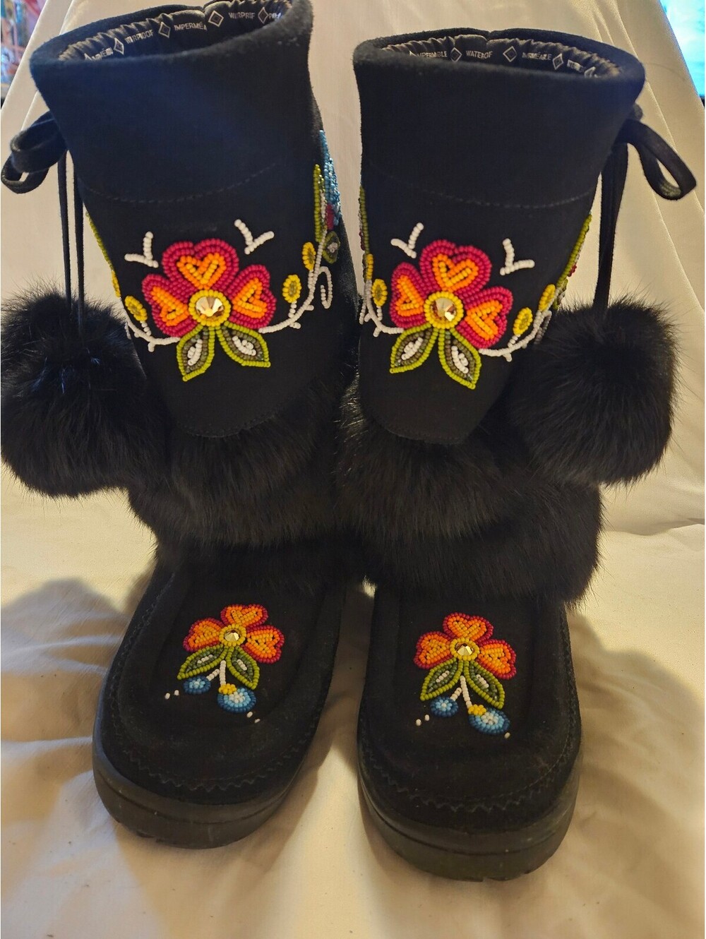 Native Manitobah Mukluks Women's Black Suede Fur Trim Beaded Winter Boots 8